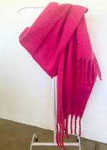 Load image into Gallery viewer, Pink Chunky Scarf
