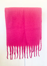 Load image into Gallery viewer, Pink Chunky Scarf
